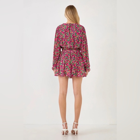 ENDLESS ROSE FLORAL PLEATED MINI SKIRT AND BUBBLE TOP SET SIZE MEDIUM - Picture 6 of 16